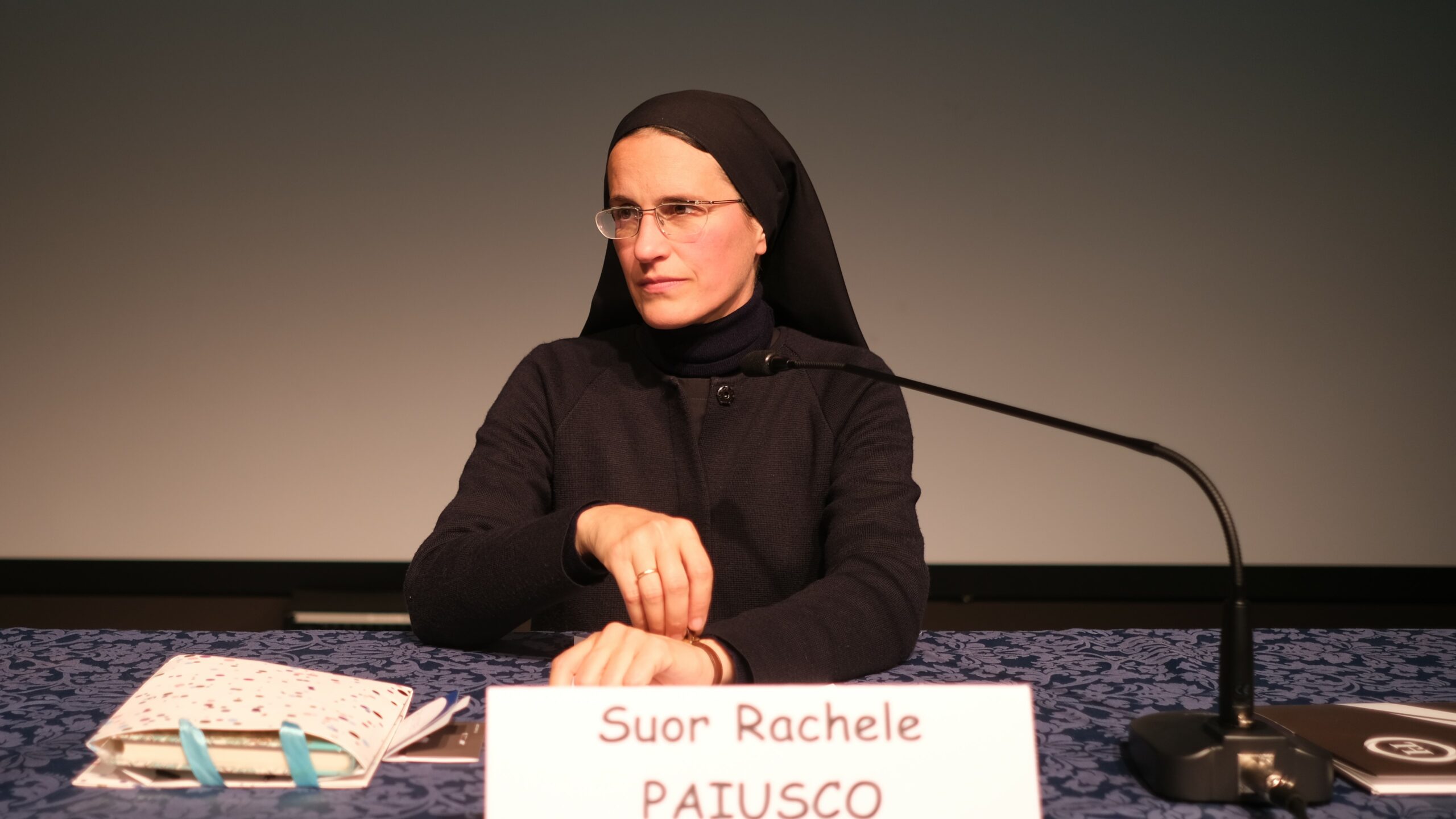Suor Rachele Paiusco durante l'intervento al seminario nazionale dei responsabili dell'associazione